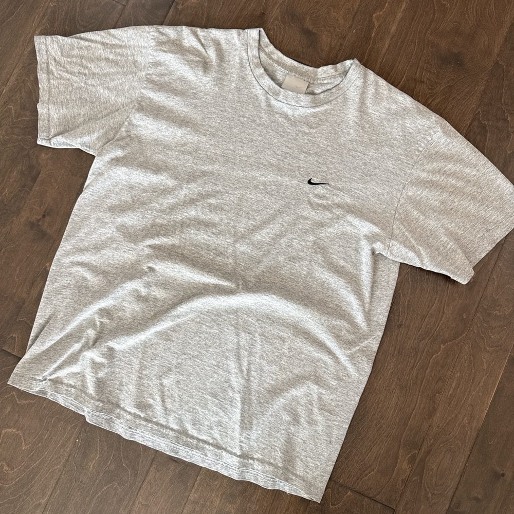 Vintage Nike Men's Gray T-Shirt